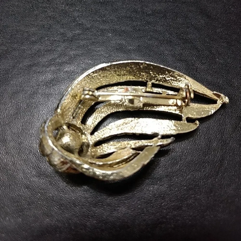 Gold tone brooch with faux pearl